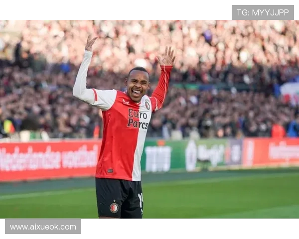 费耶诺德友谊赛大胜沃尔夫斯堡 看台突发紧急医疗事件比赛暂停